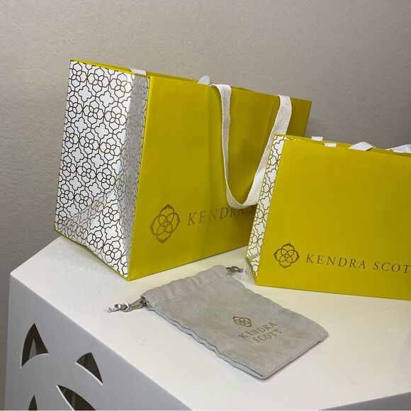 Kendra Scott Shopping Bags & Dust Bag Set - Picture 3 of 4
